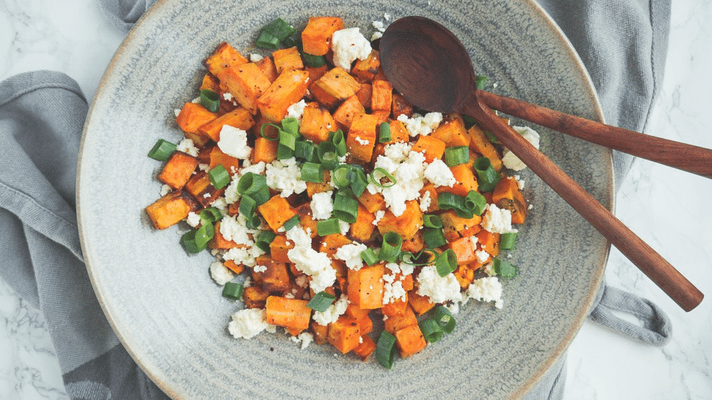 Bagte søde kartofler med fetaost og forårsløg