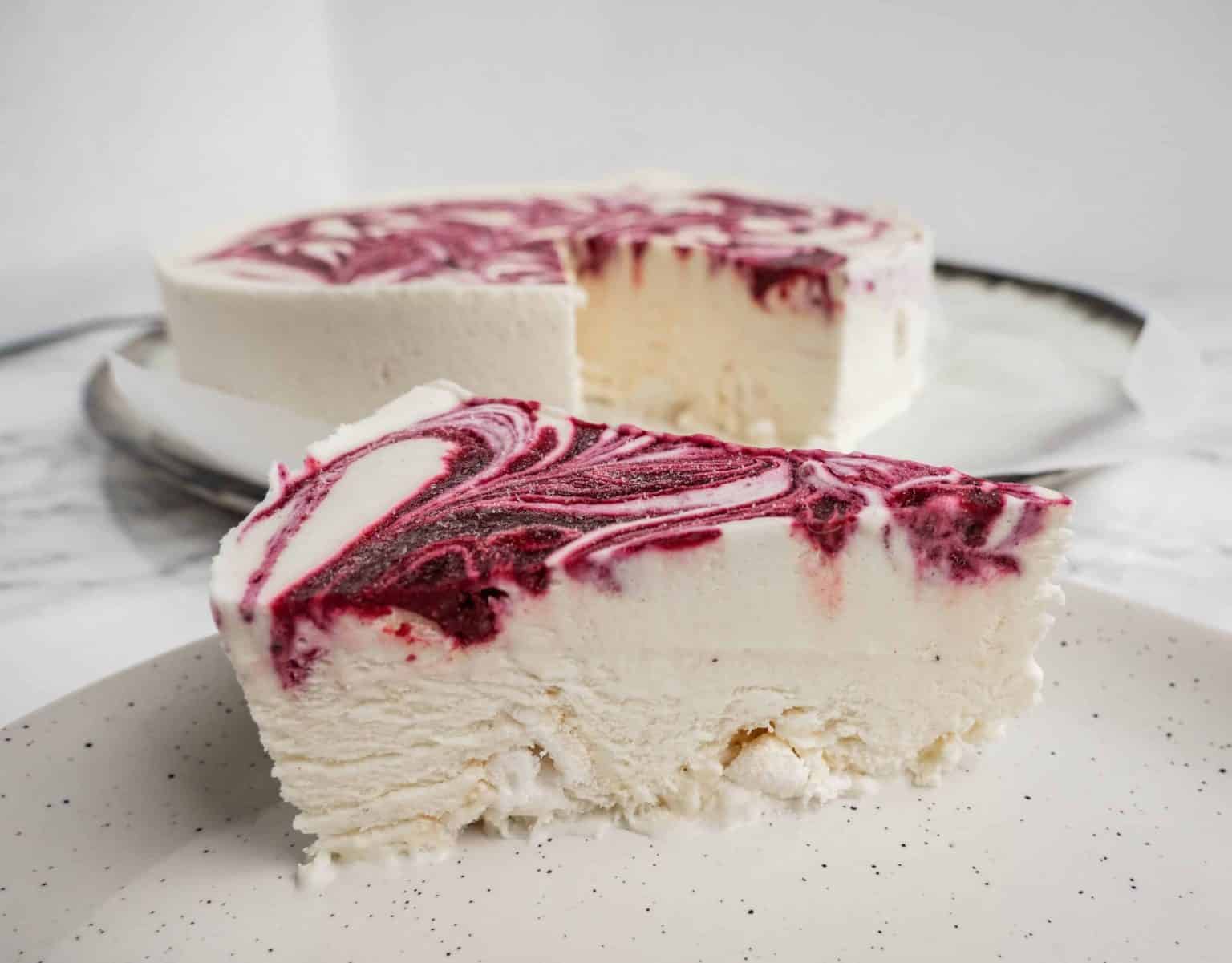 islagkage med bær og marengs (1 of 1)