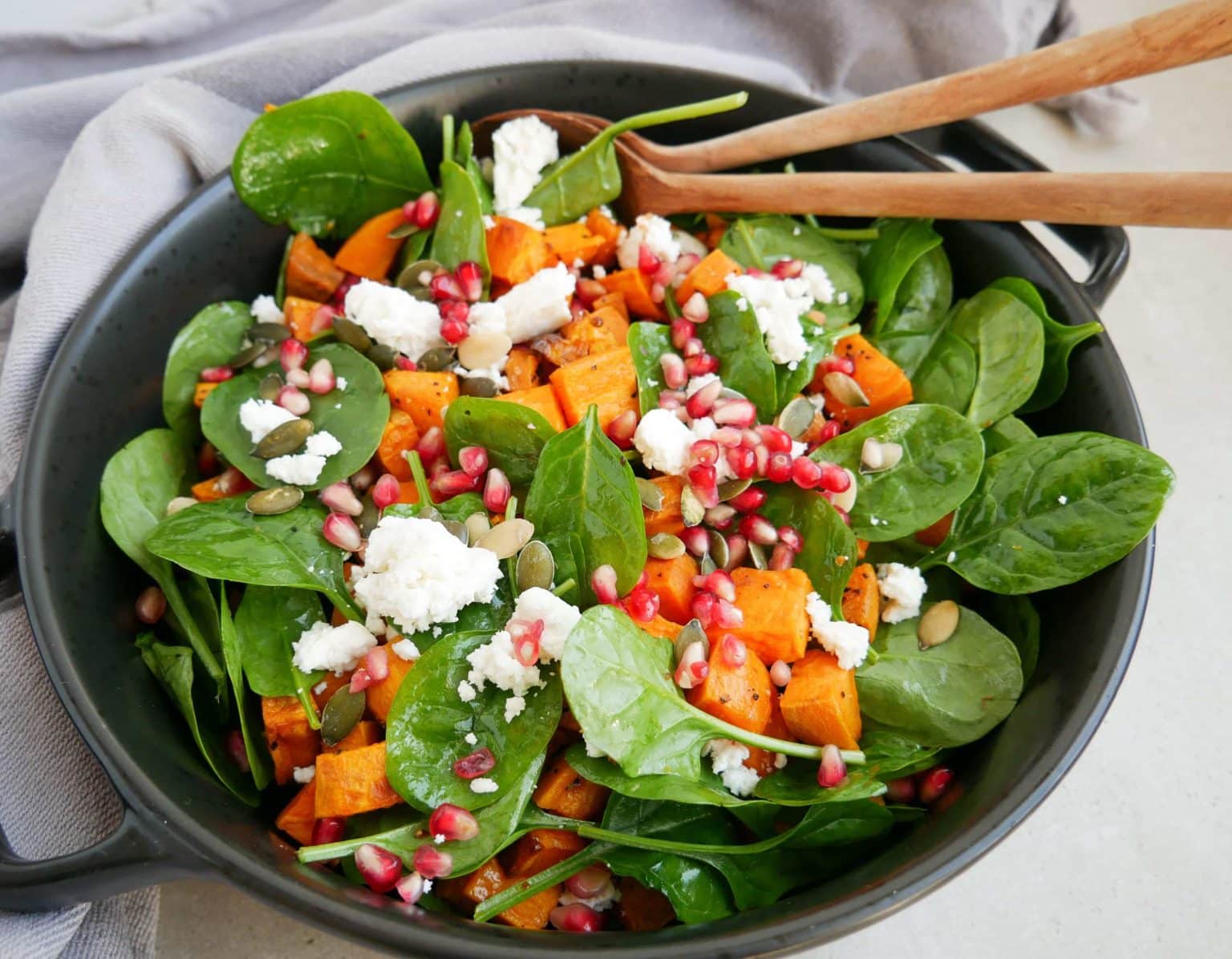 salat med søde kartofler og feta