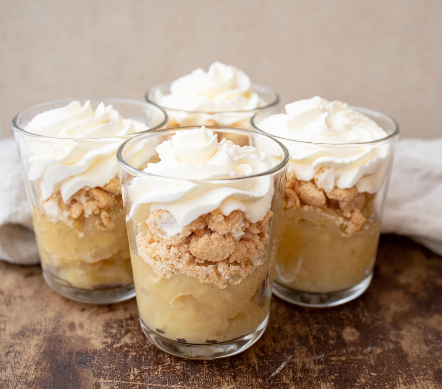 Gammeldags æblekage med makroner