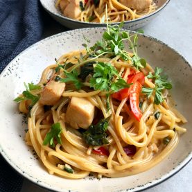 Spaghetti med kylling, spinat og peberfrugt