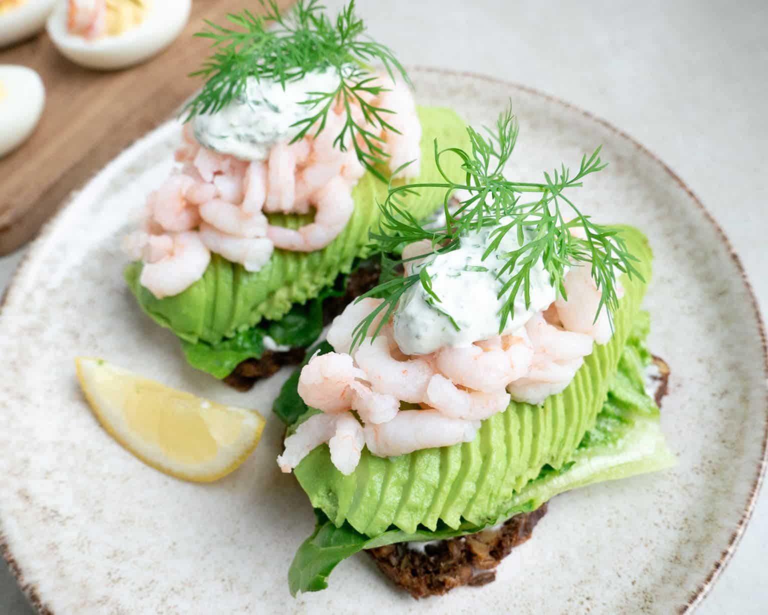 Rejemad med avocado og dildmayo