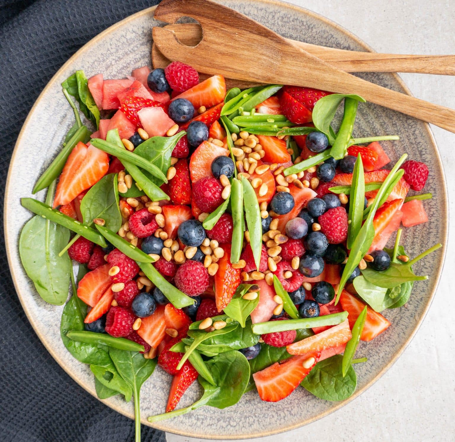 sommersalat med vandmelon og bær