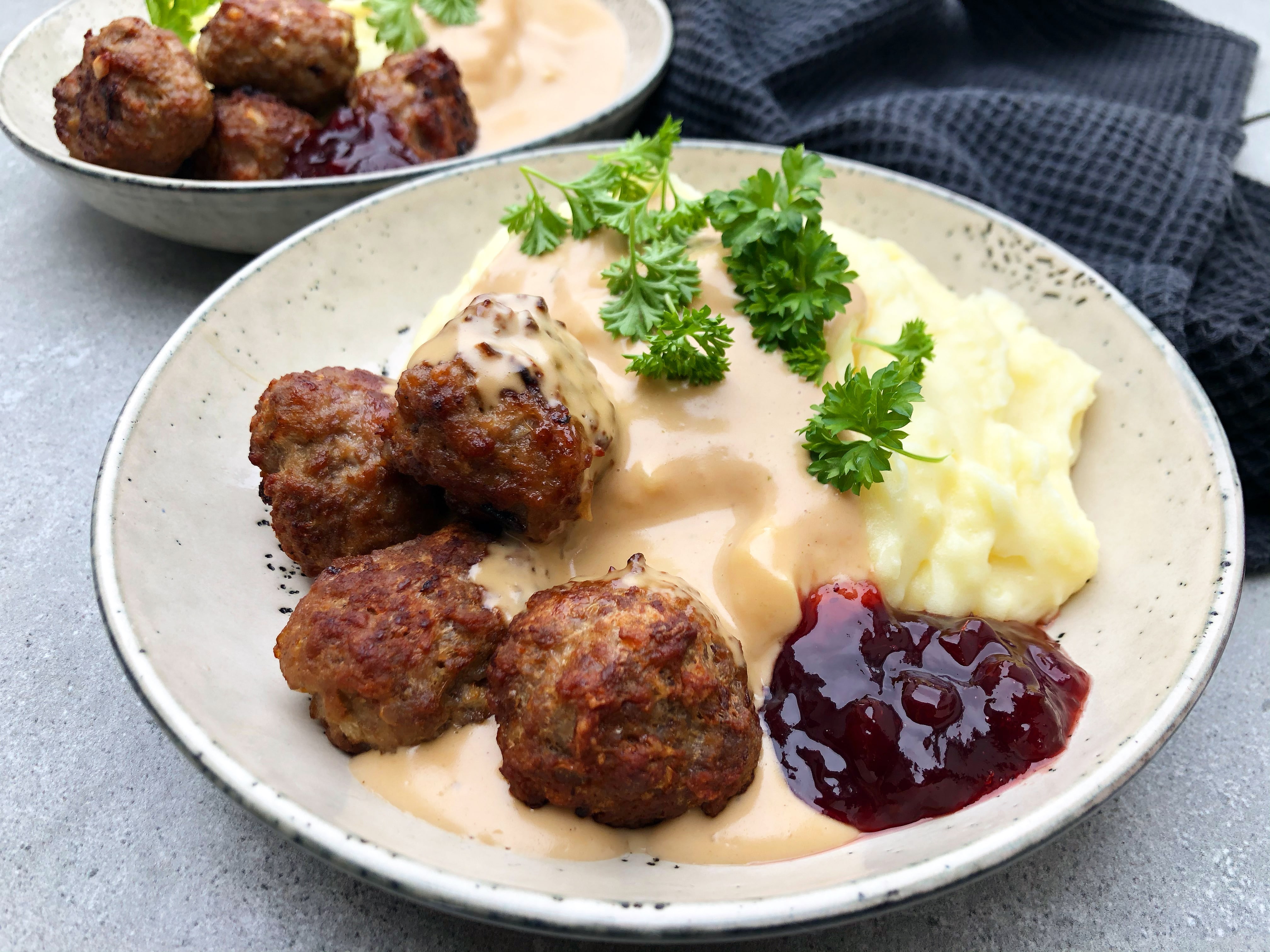IKEA kødboller med kartoffelmos - Köttbullar ala IKEA | Mummum.dk