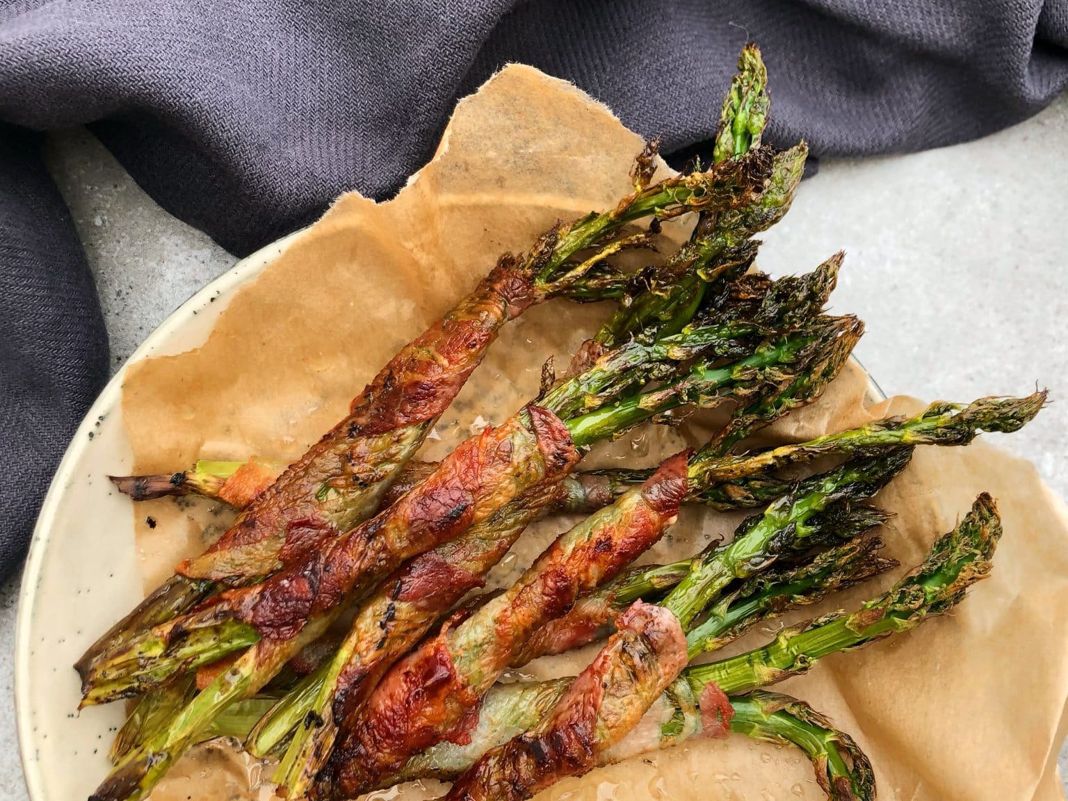 grønne asparges med bacon