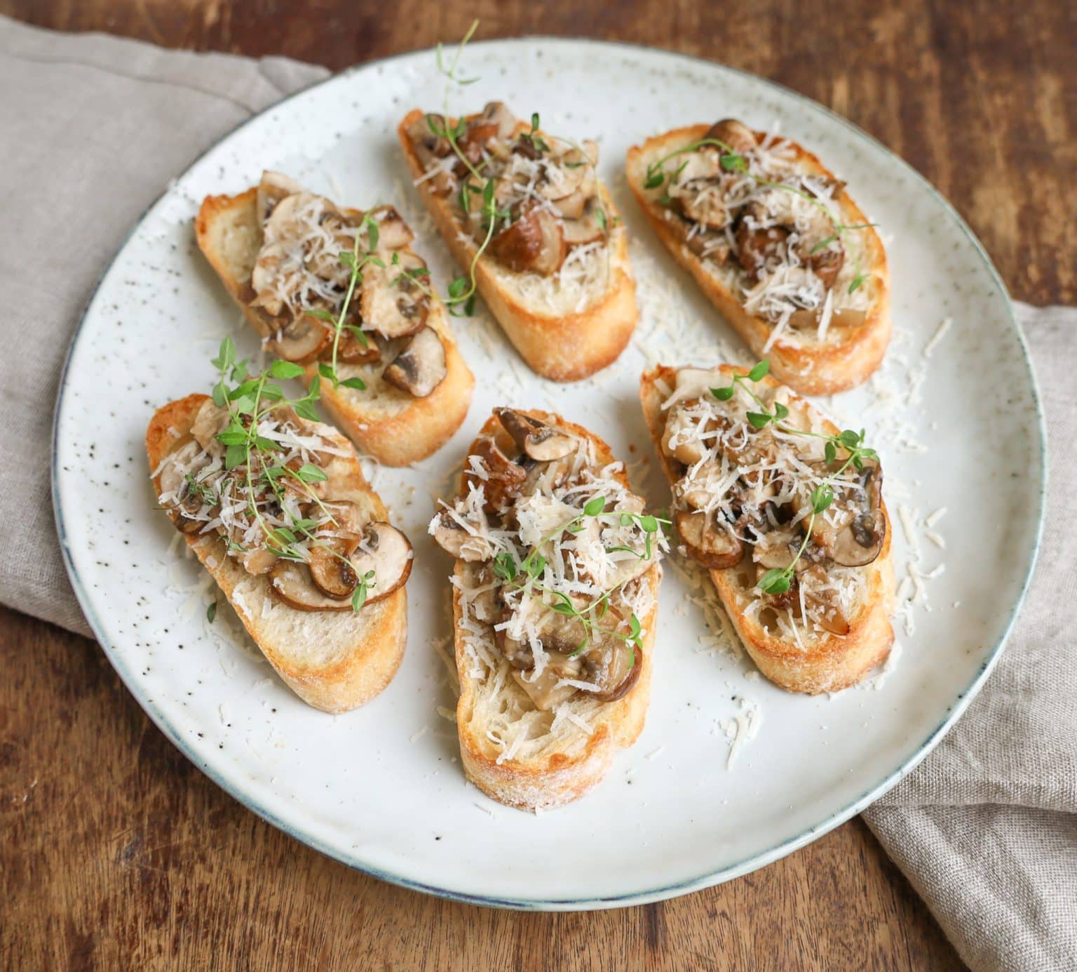 Nem og lækker opskrift på bruschetta med svampe