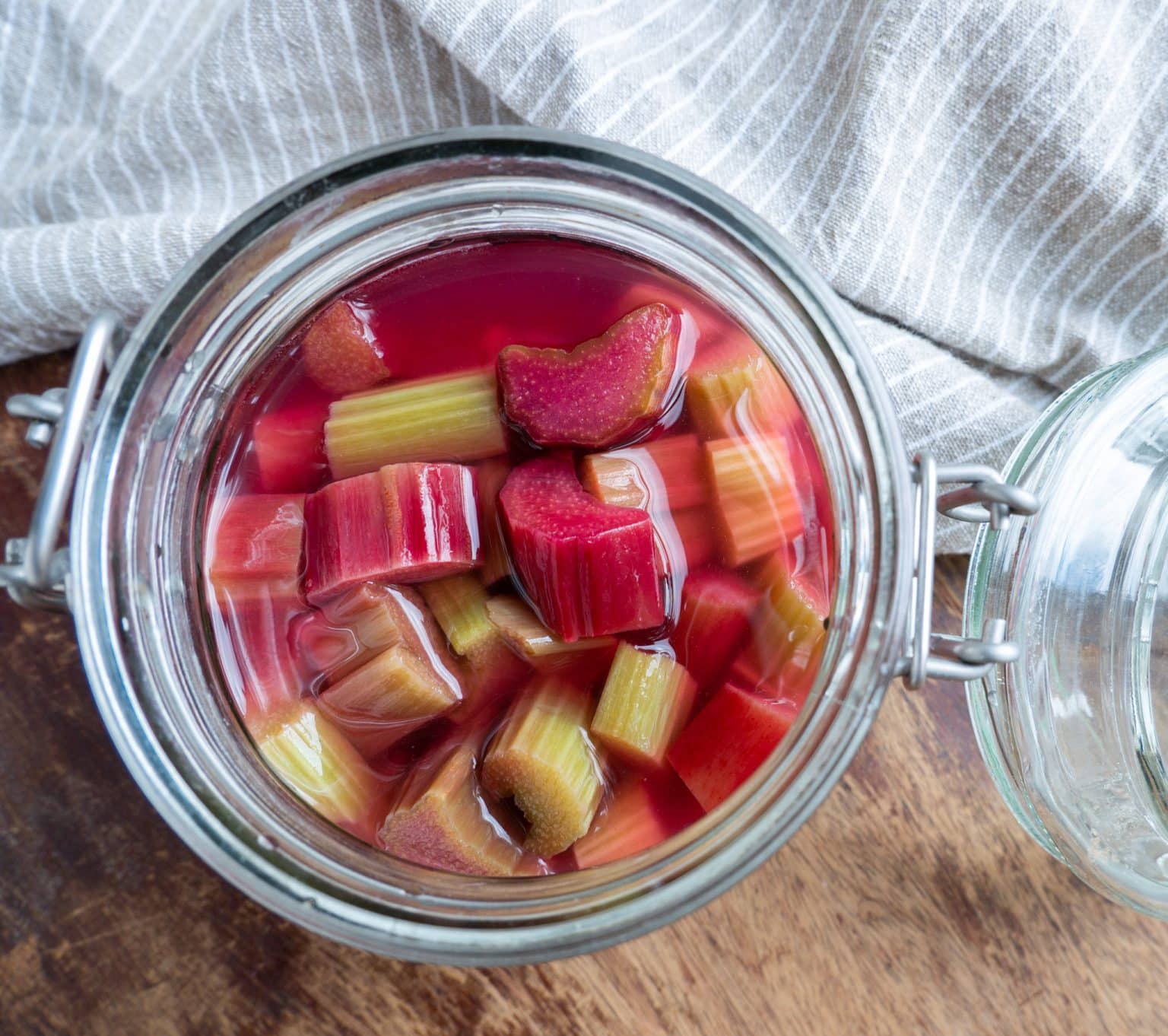 Nem opskrift på råsyltede rabarber