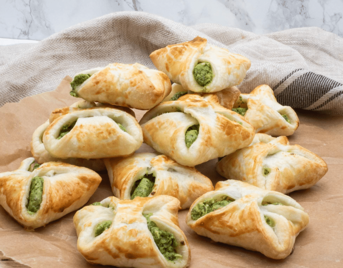 Opskrift på butterdej med spinat og feta