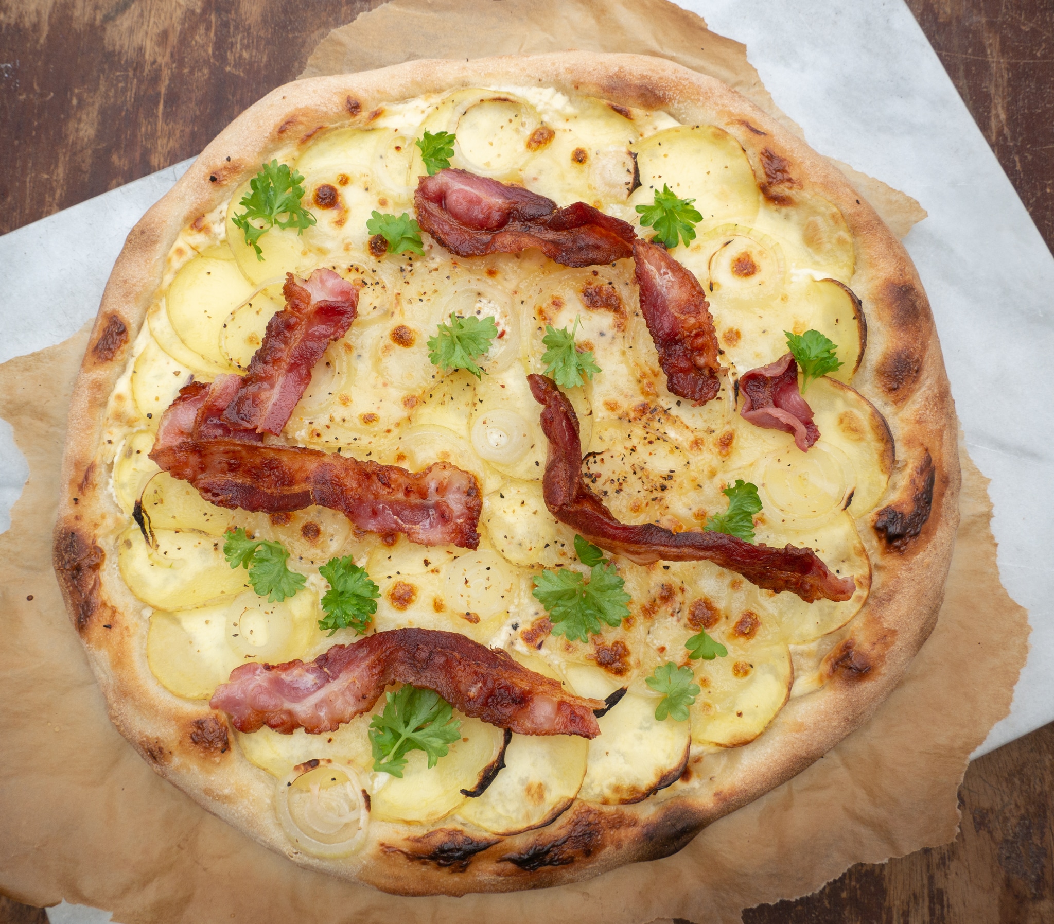 Kartoffelpizza med bacon - Hvid pizza med mascarpone | Mummum.dk