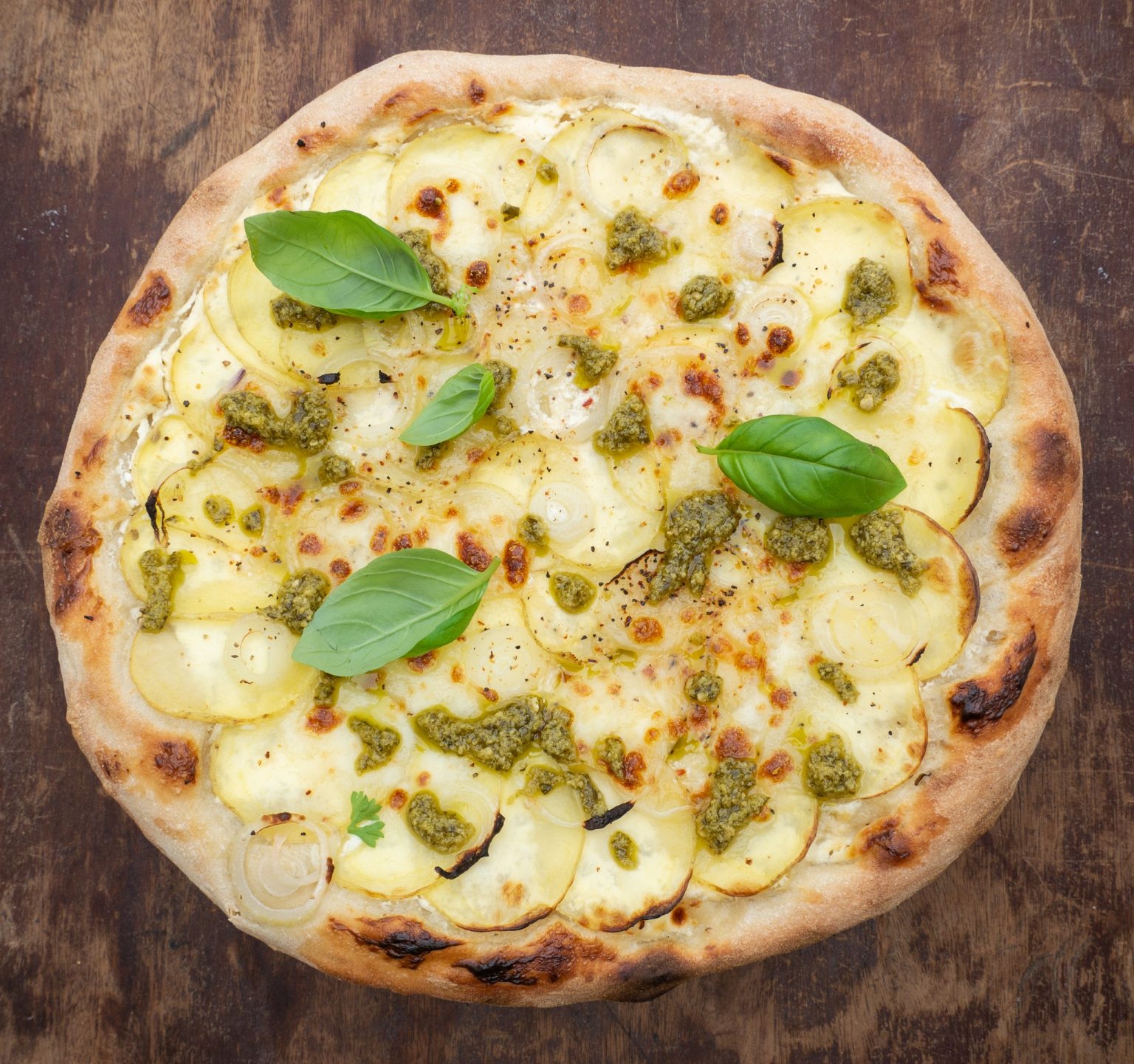 Opskrift på kartoffelpizza med pesto