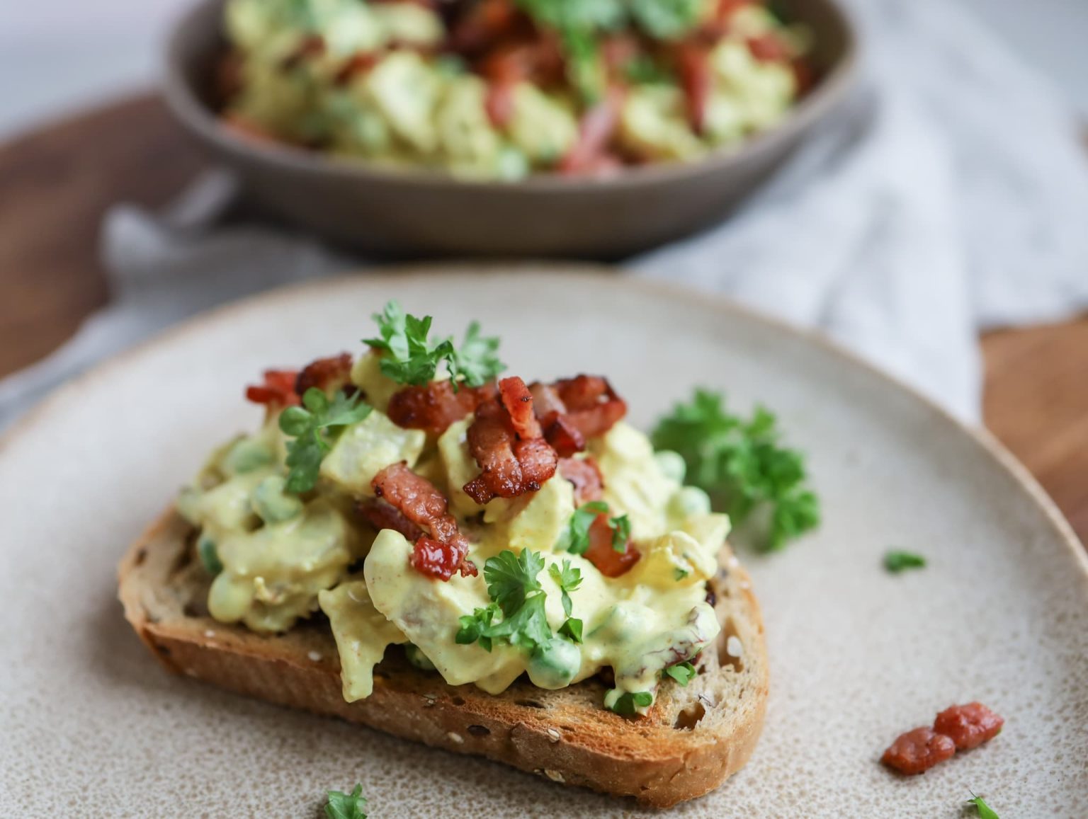 Hønsesalat med karry opskrift