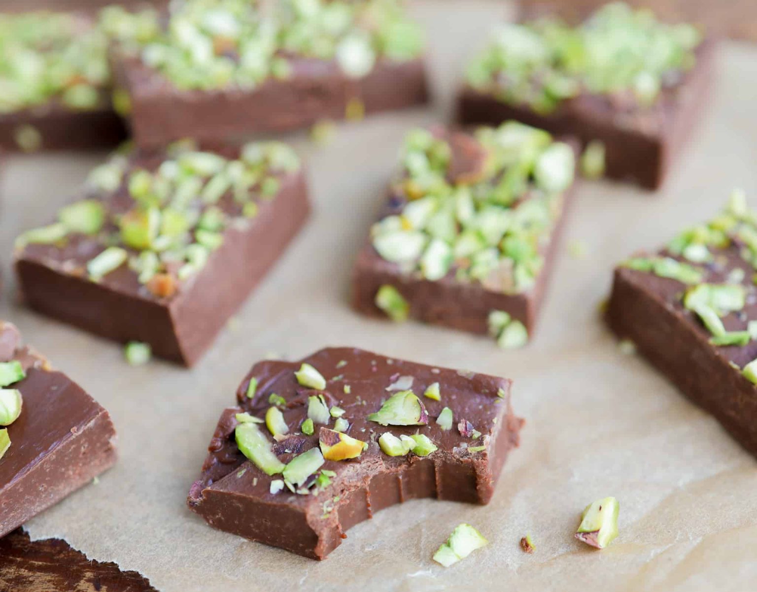 Opskrift på Chokolade fudge med pistacienødder