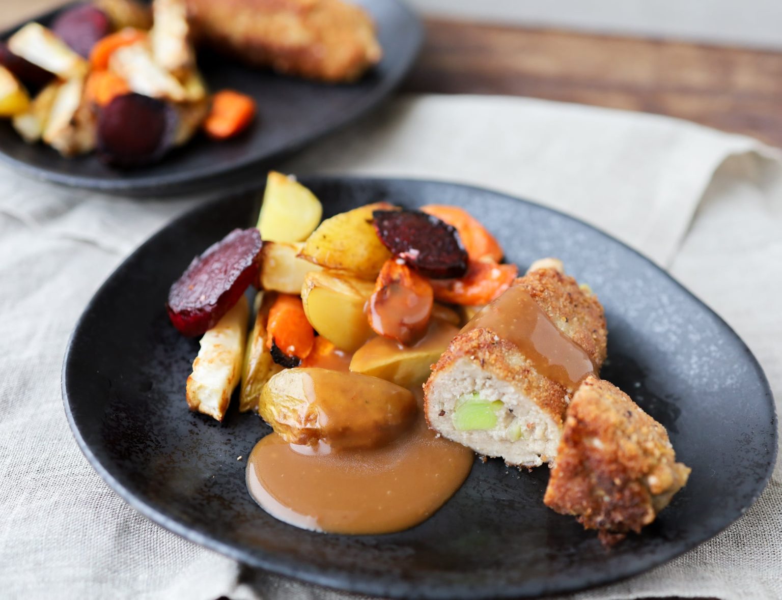 Farseret porre med brun sovs og bagte rodfrugter