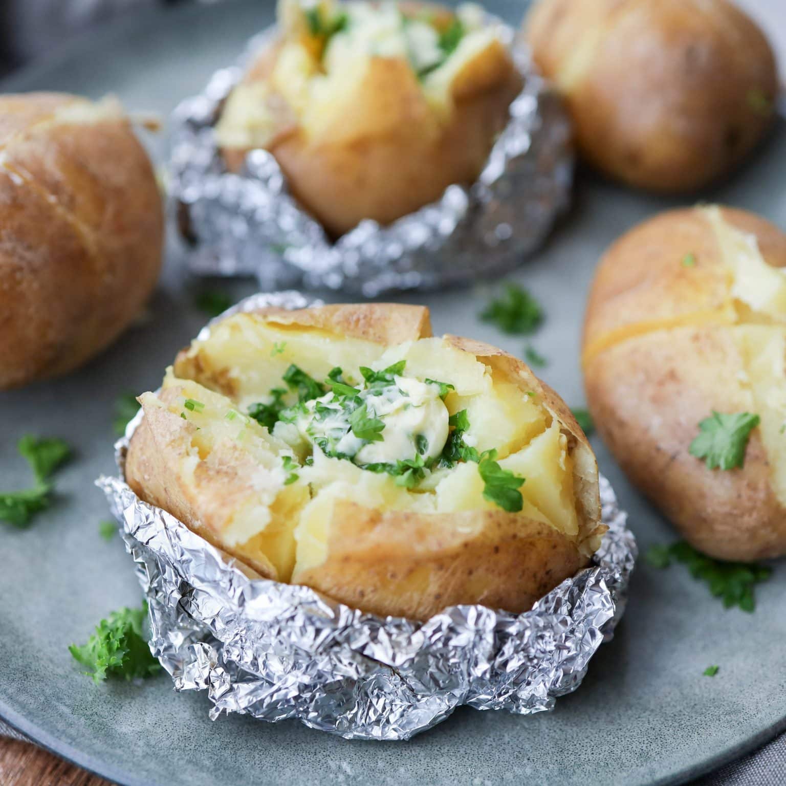 bagte kartofler med hvidløgssmør