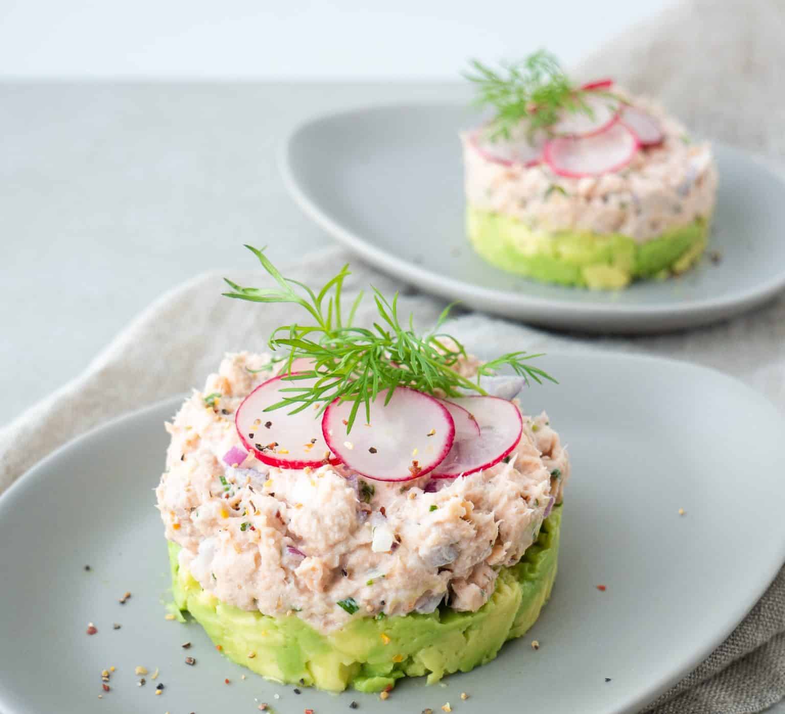 lakserilette på avocadobund