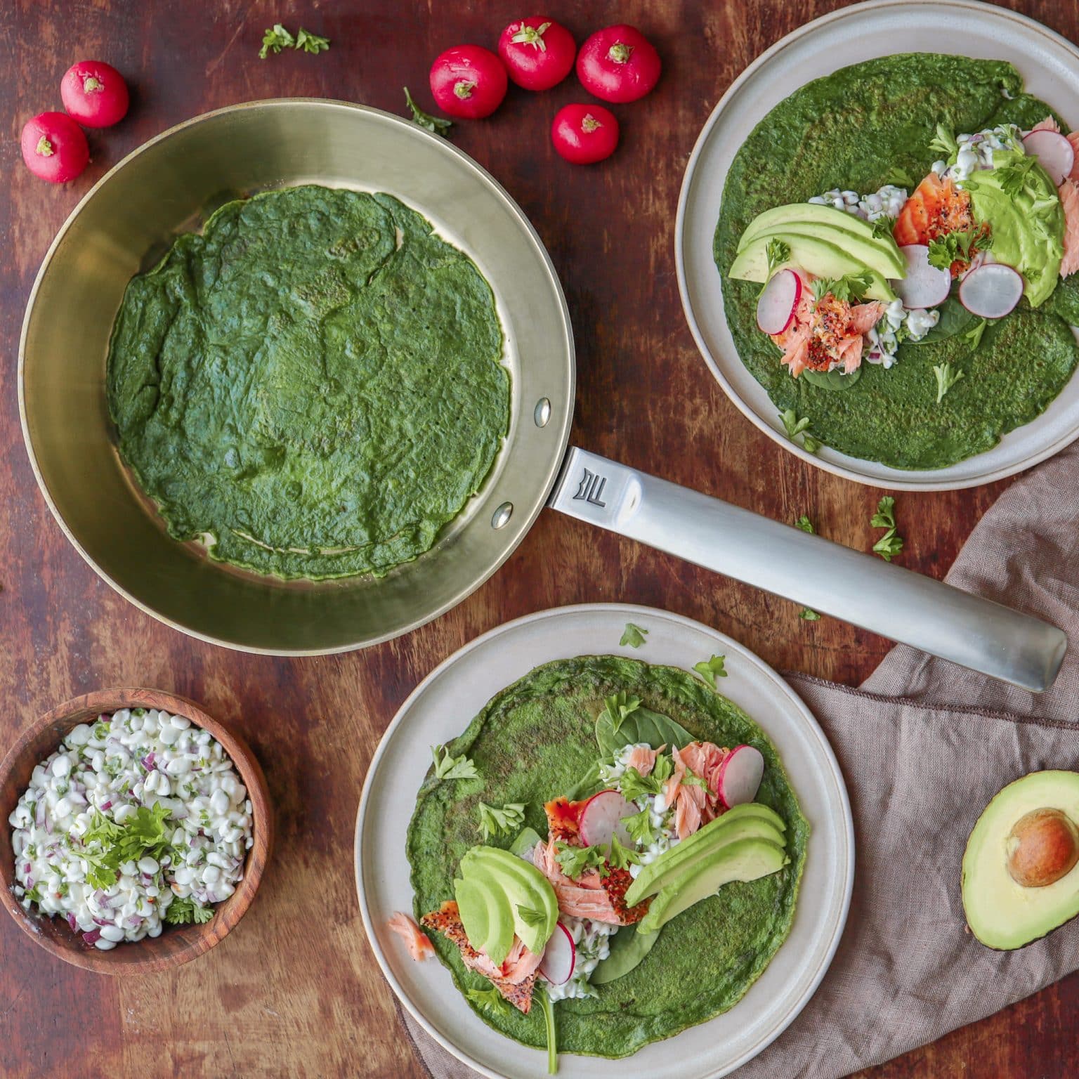 spinatpandekager med varmrøget laks 