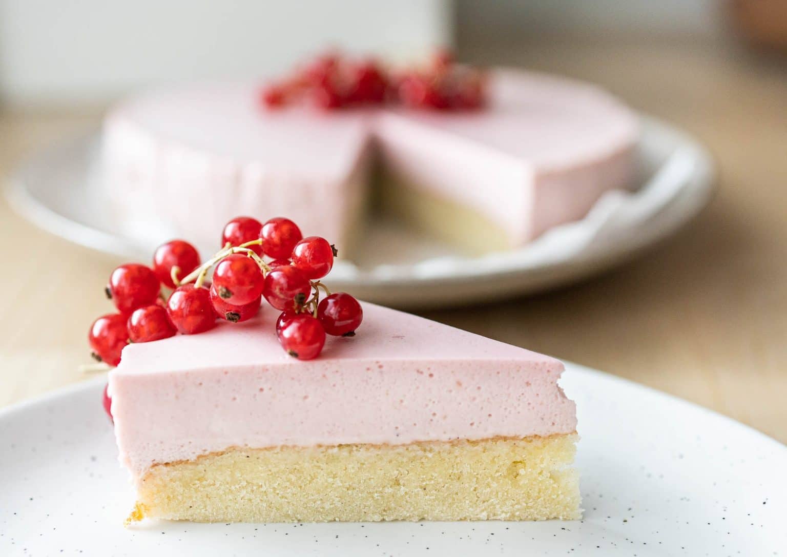 Moussekage med ribs og hindbær