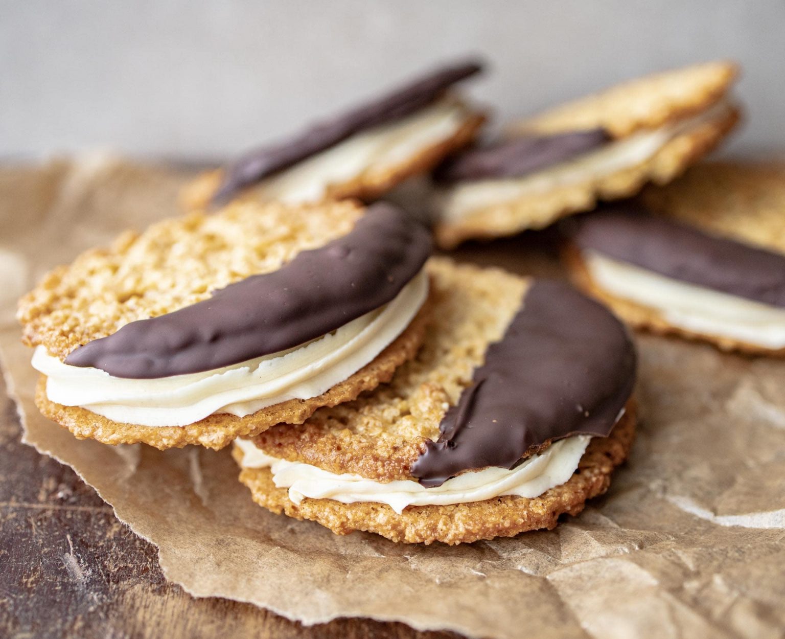 Havregrynskager med smørcreme