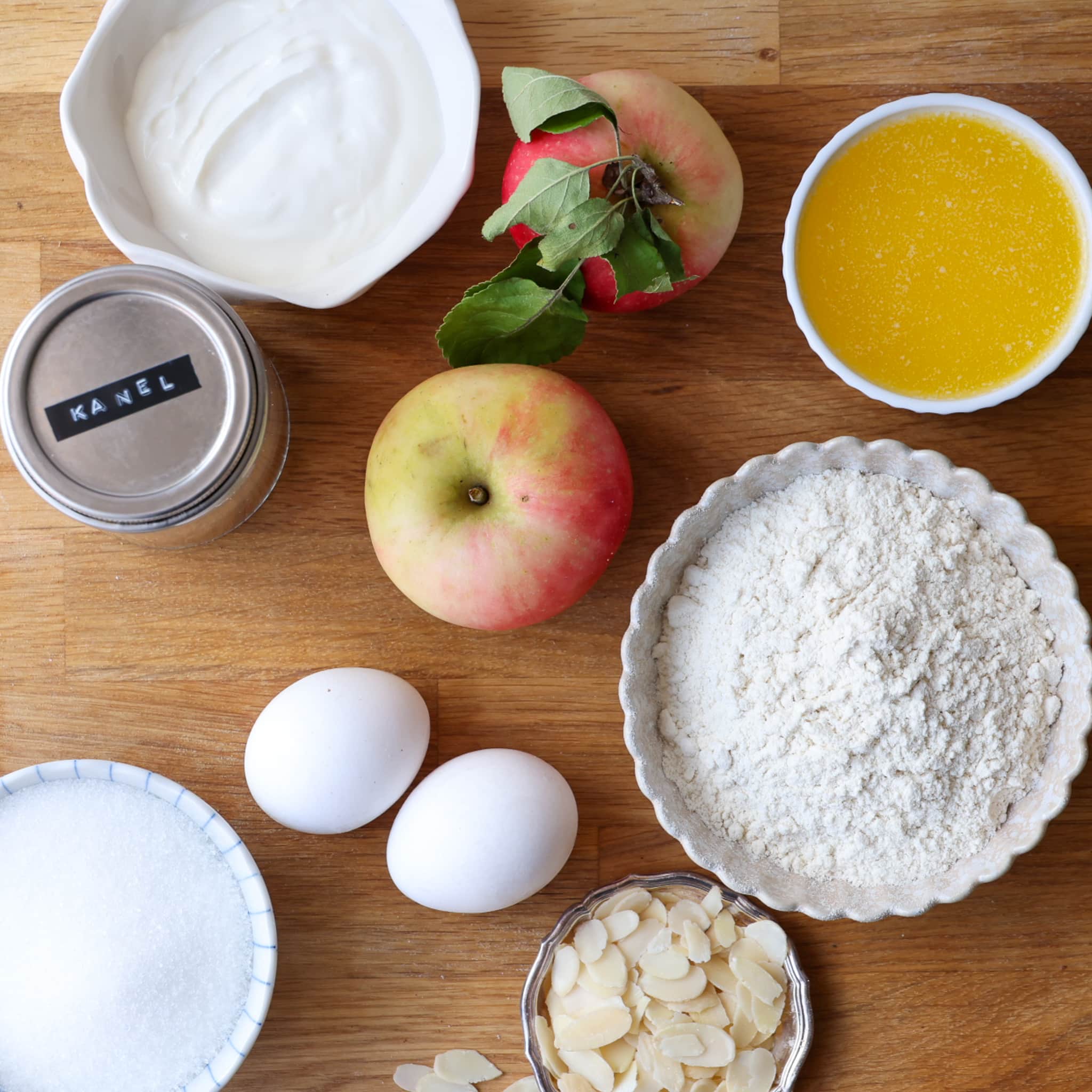Ingredienser til æblekagen