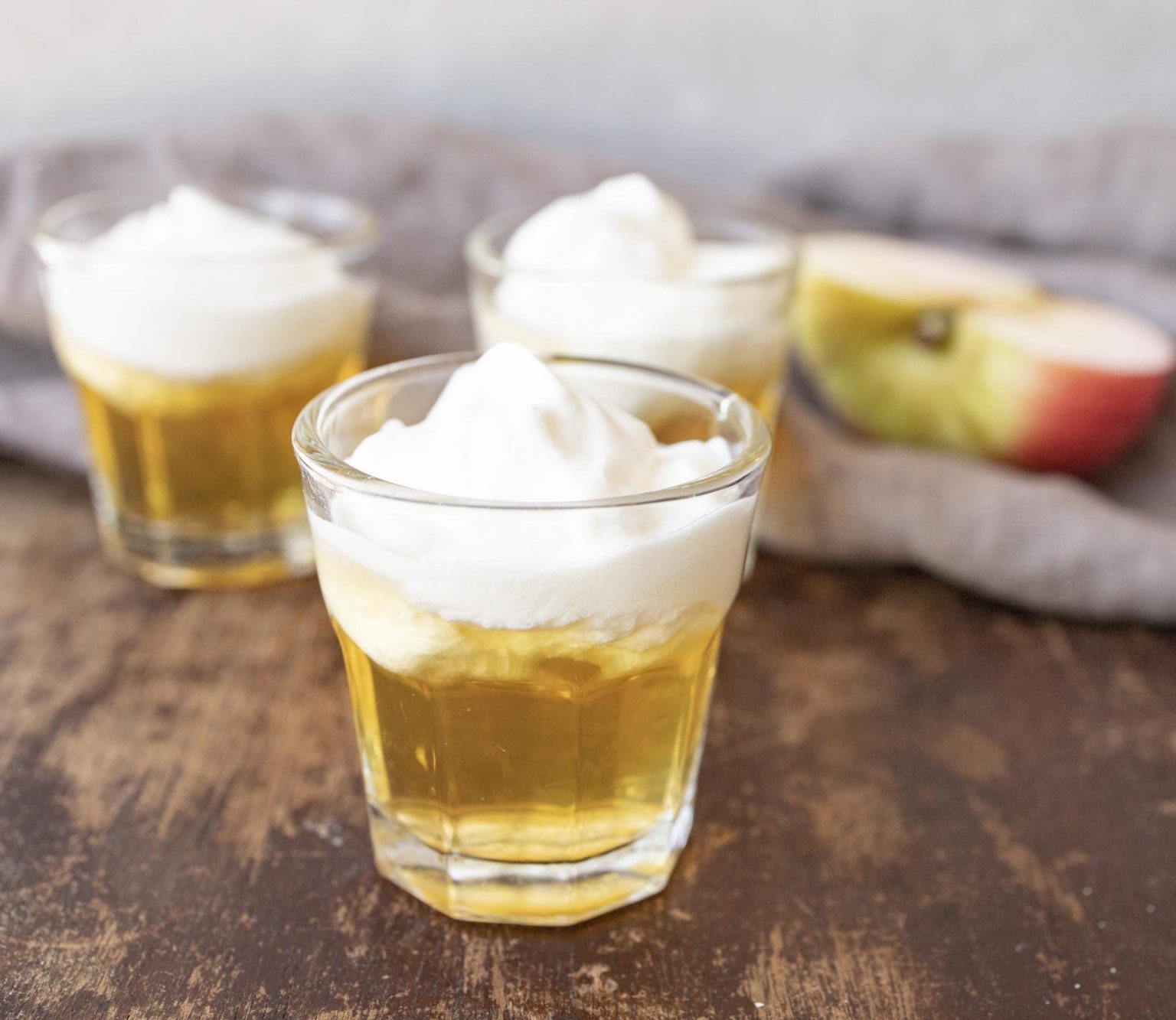 Opskrift på æblekage shots