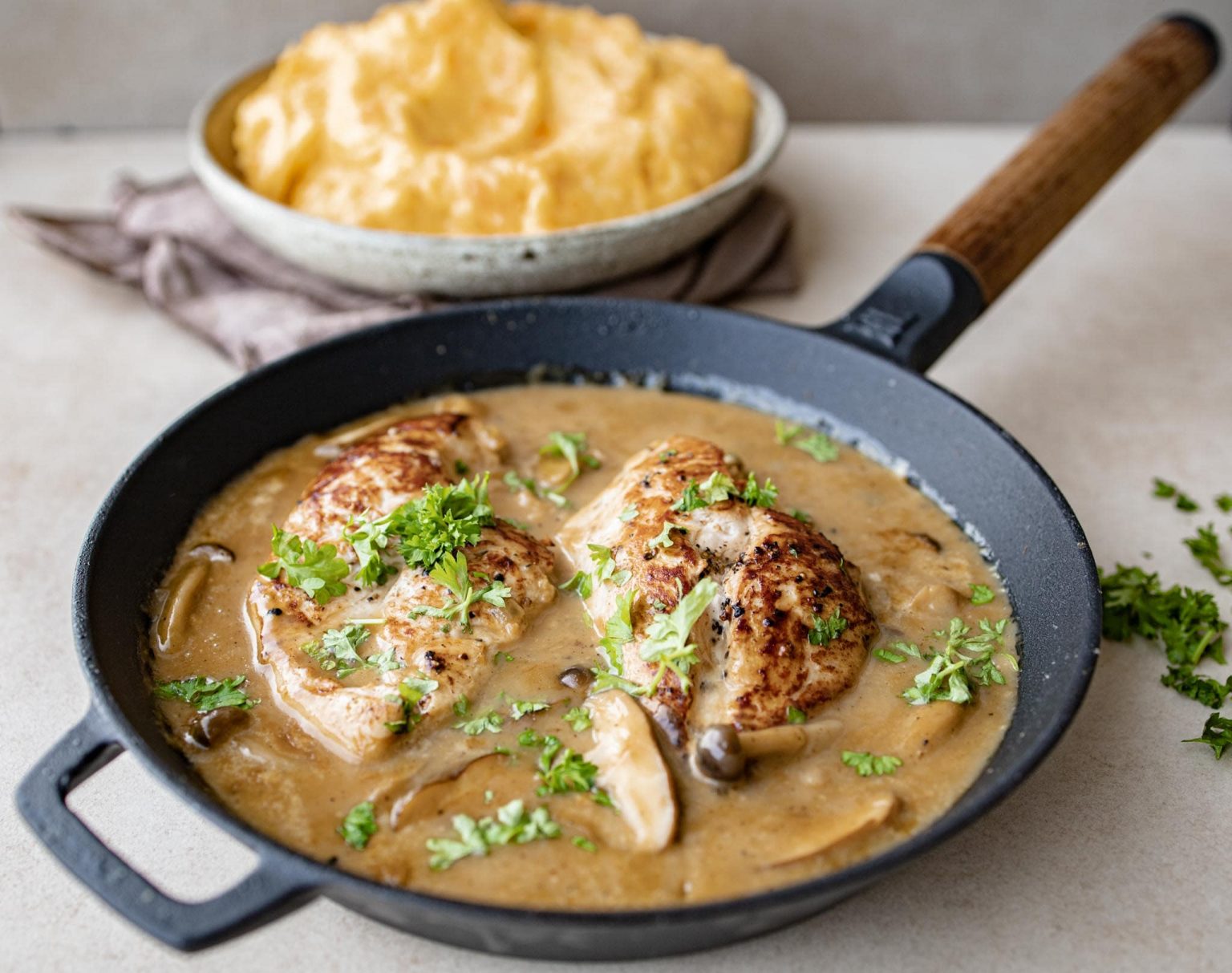 Kylling i svampesauce med rodfrugtmos