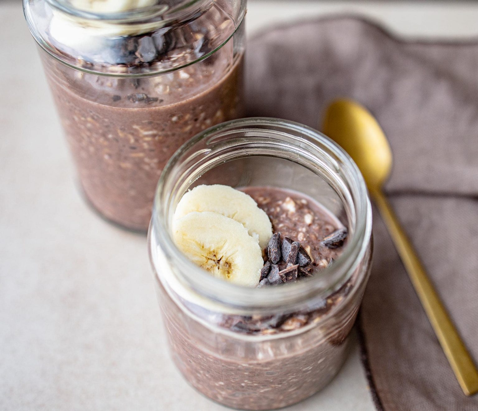 Overnight oats med banan og chokolade