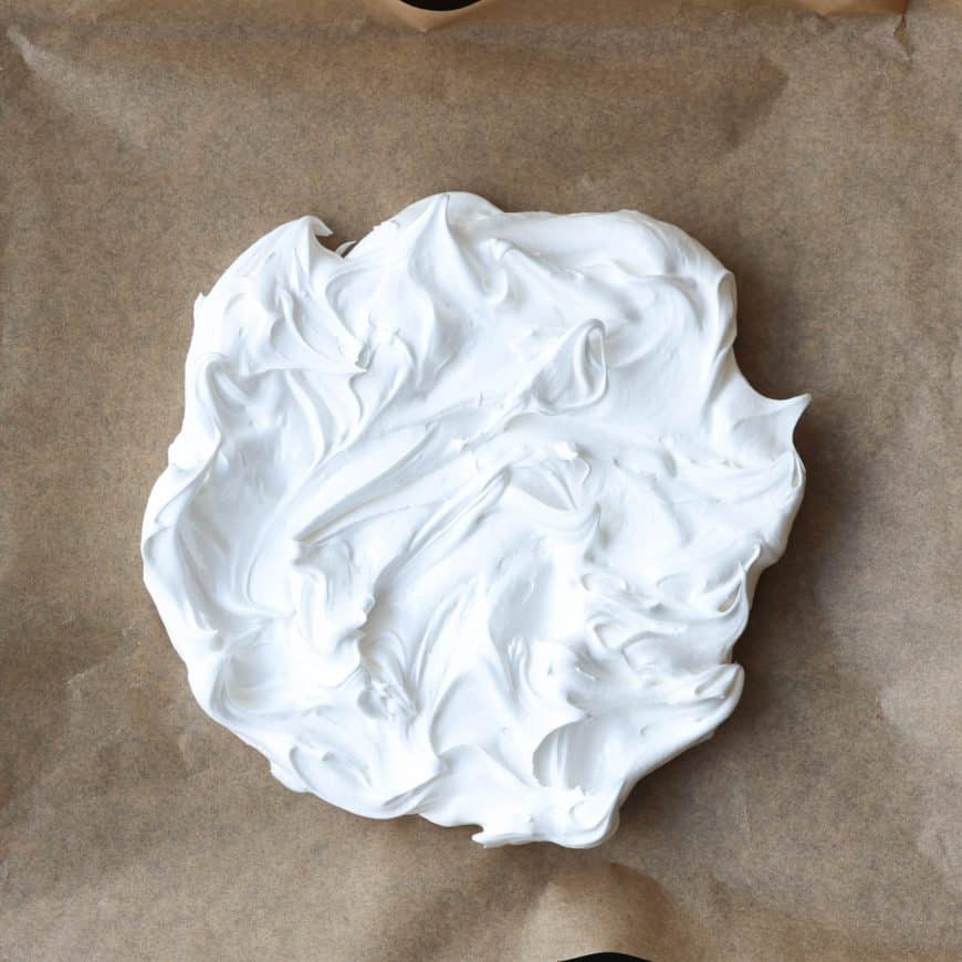 Julepavlova med kirsebærsauce og creme