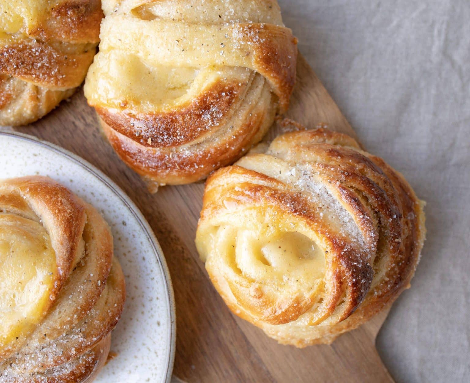 kardemommesnurrer med vaniljecreme