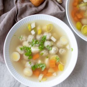 Hønsekødssuppe med kødboller