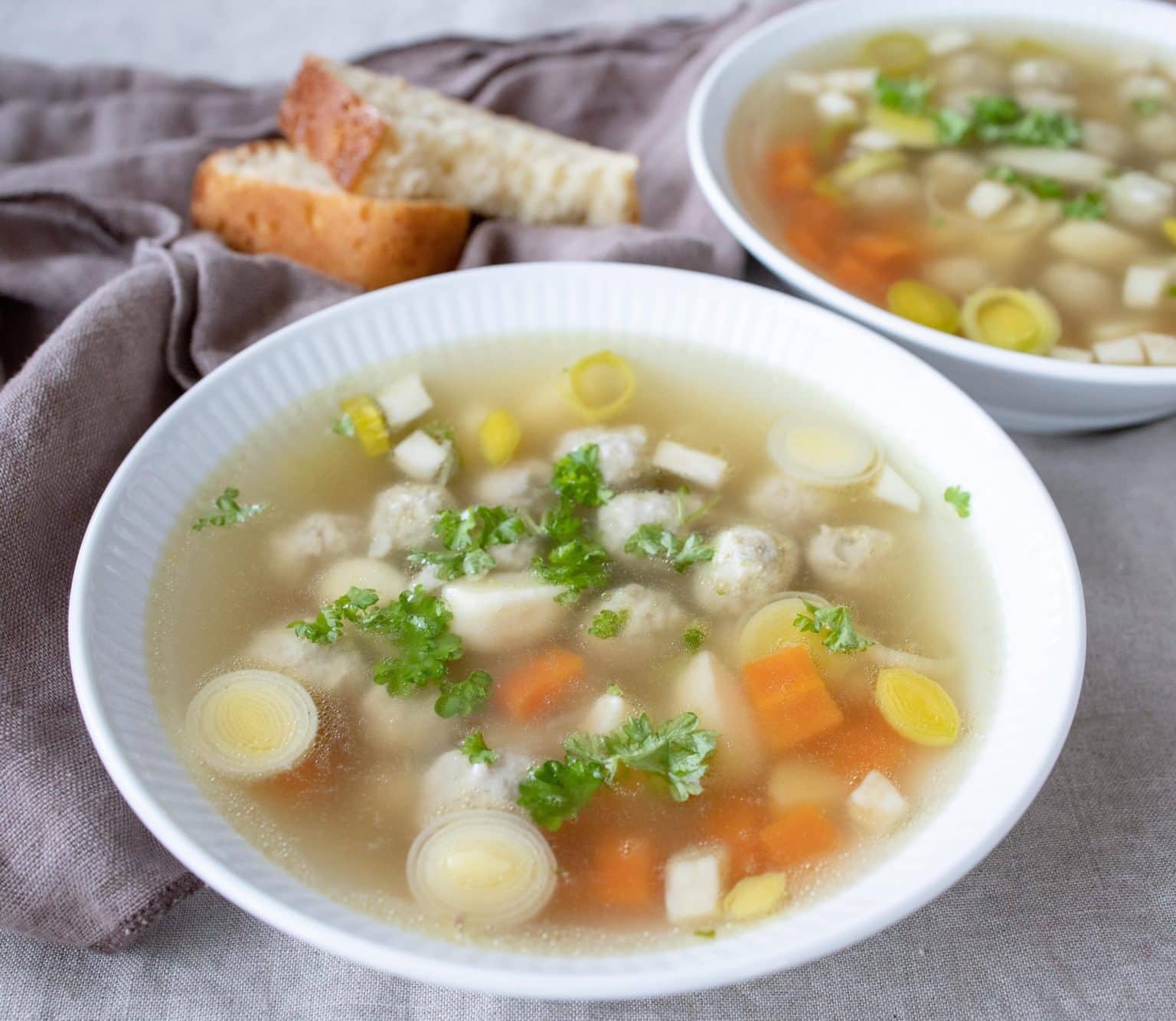 Hønsekødssuppe med kødboller
