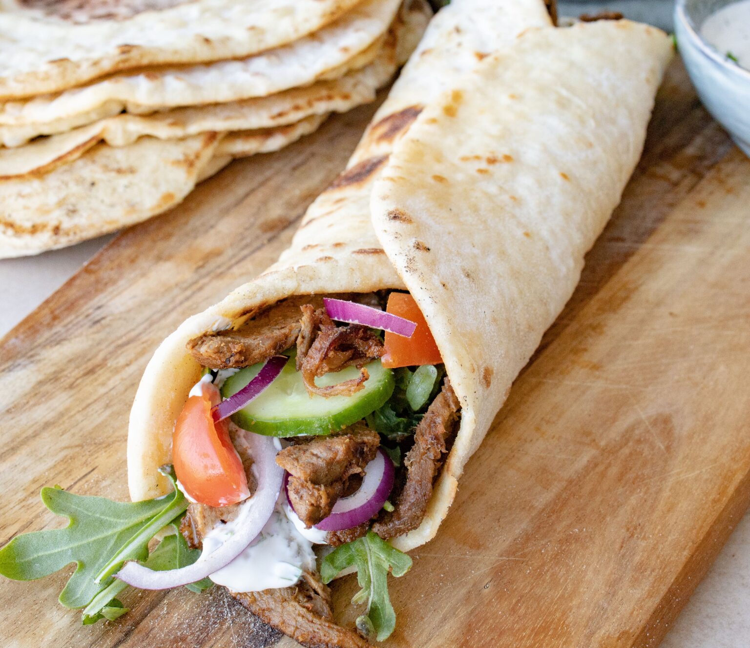 Durumrulle med kebab og creme fraiche dressing