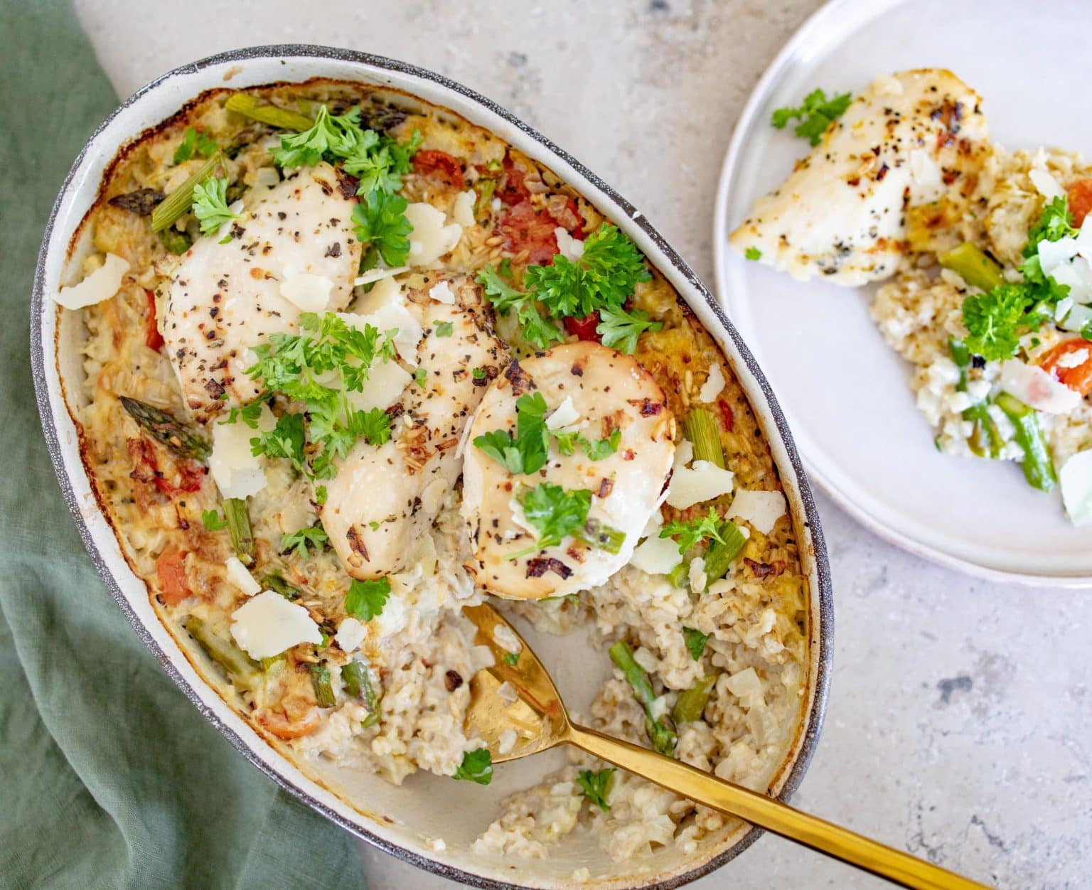 bagte havreris med kylling og asparges