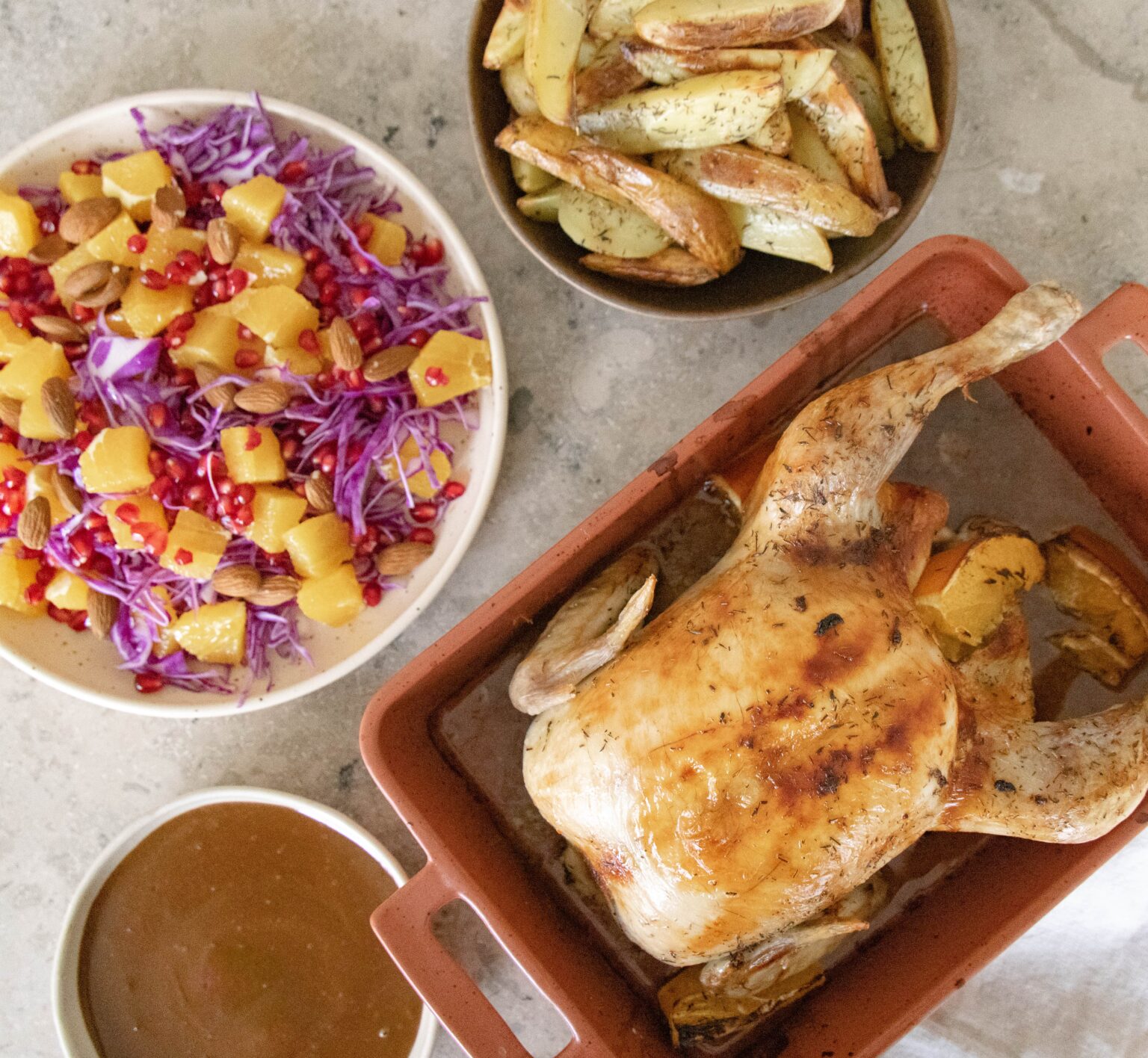 Hel kylling med appelsin og spidskålssalat