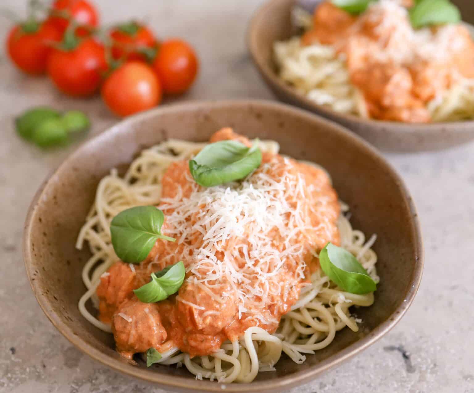 Kyllingekødboller i tomat-mascarponesauce