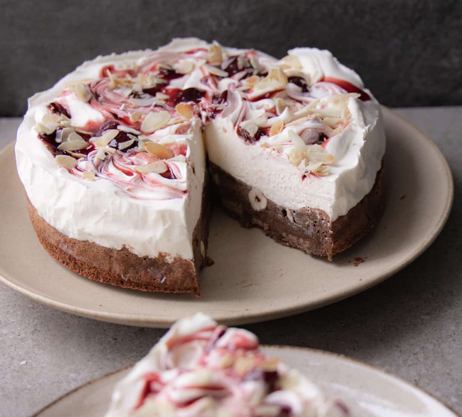 Juleislagkage med browniebund