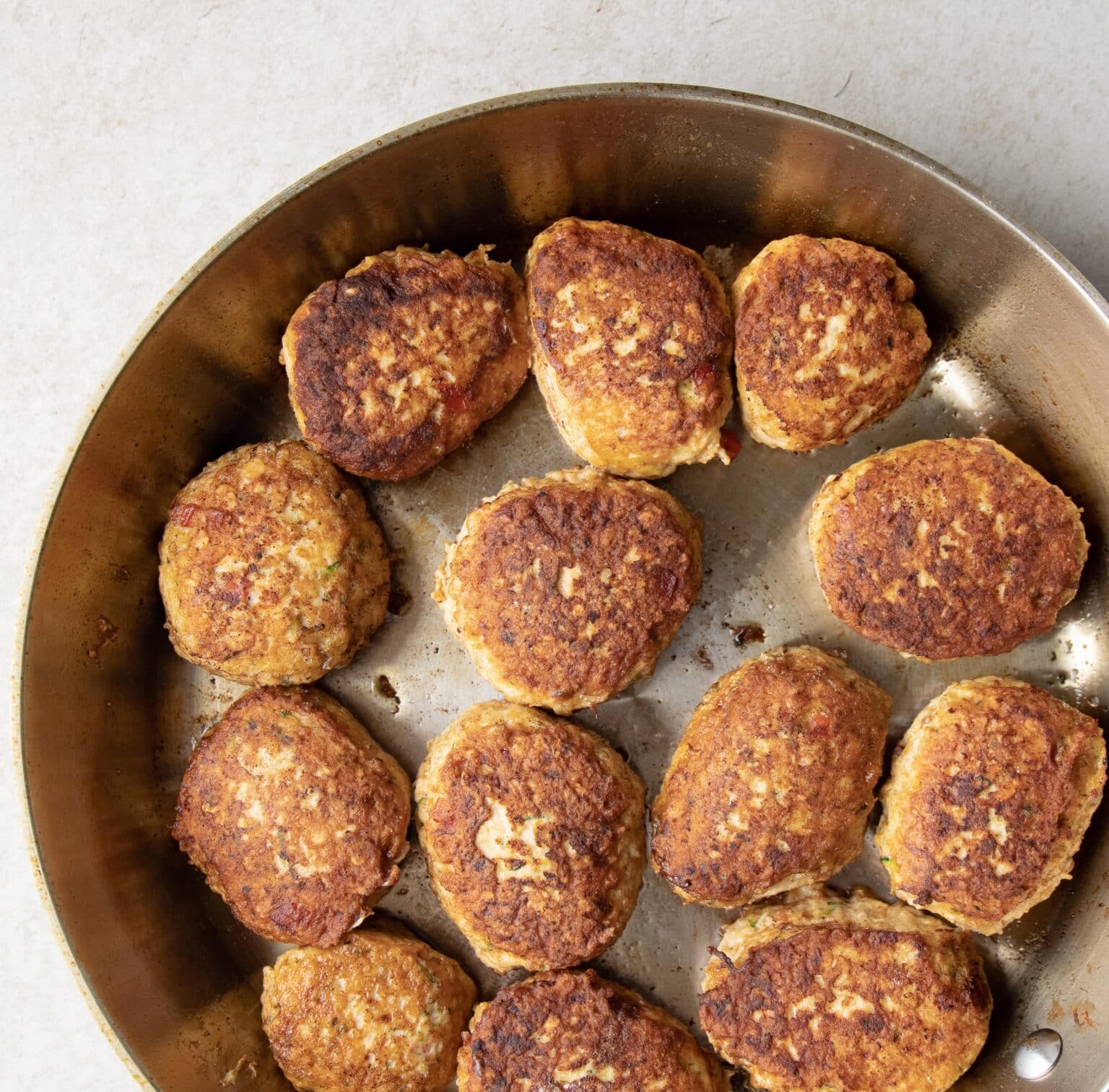 Kyllingefrikadeller med grøntsager