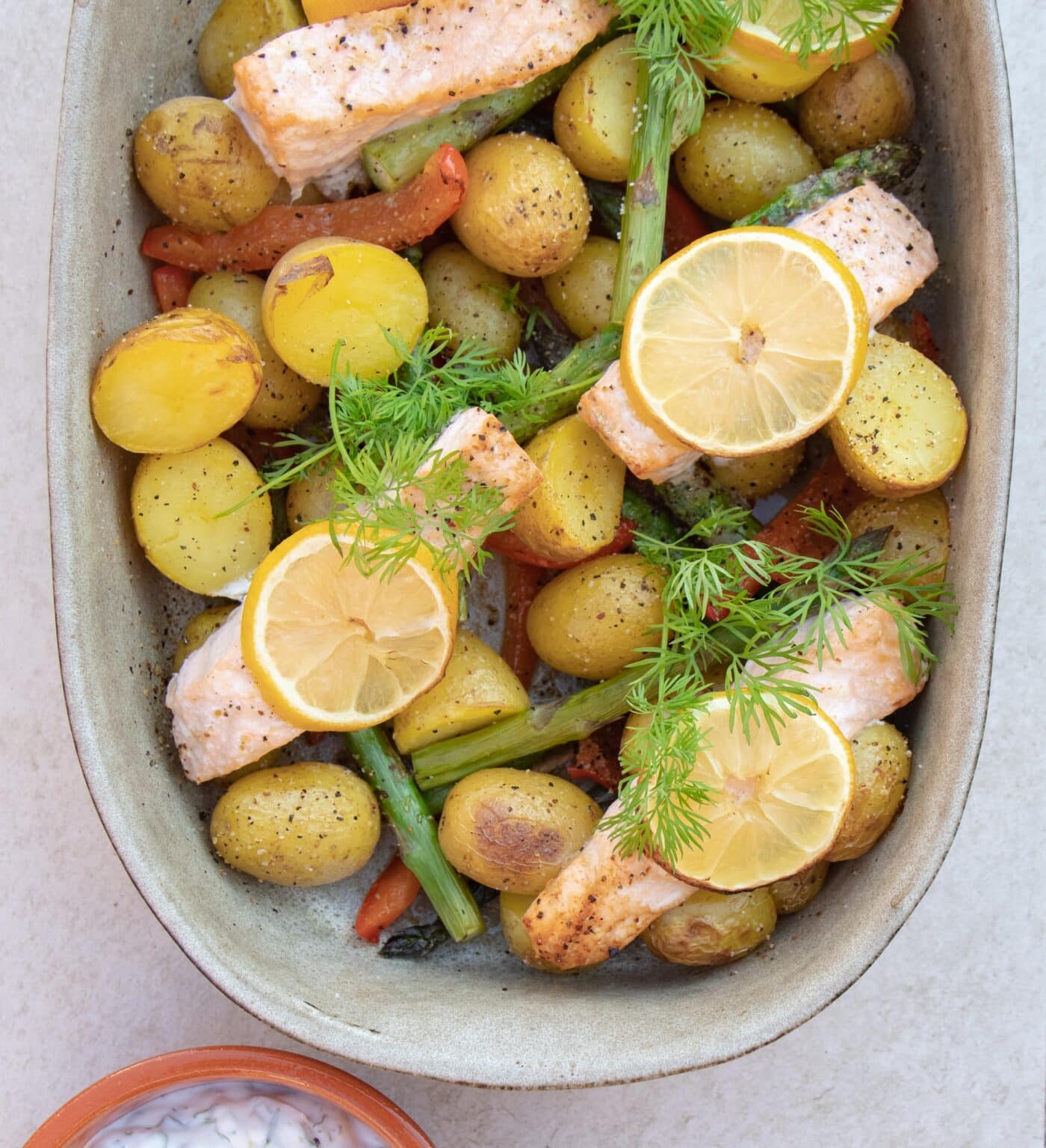 Laks i ovn med grøntsager