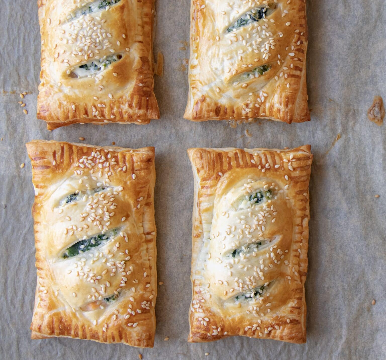 Laks i butterdej med spinat