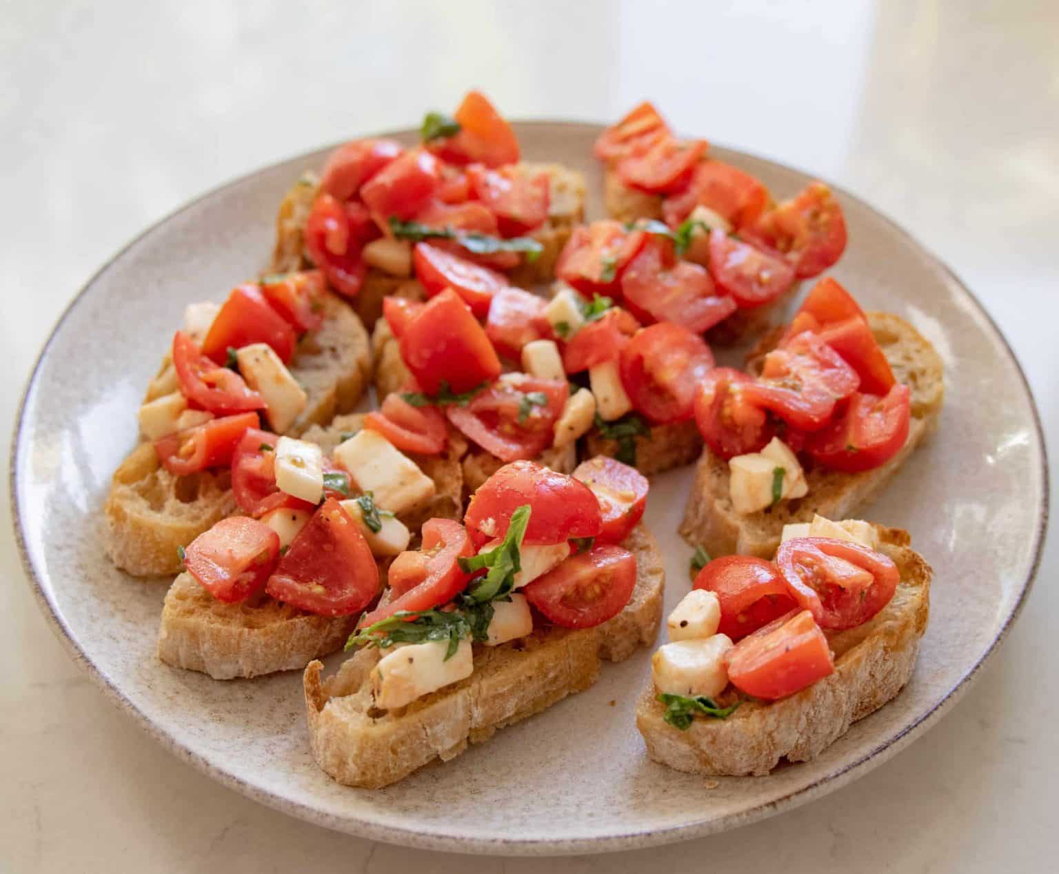 Bruschetta med tomat og mozzarella