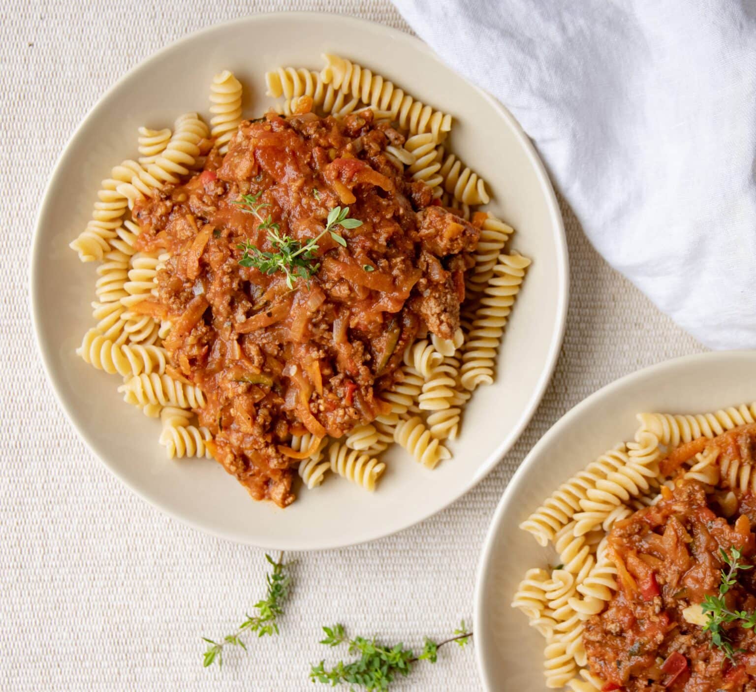 Kødsovs med grøntsager