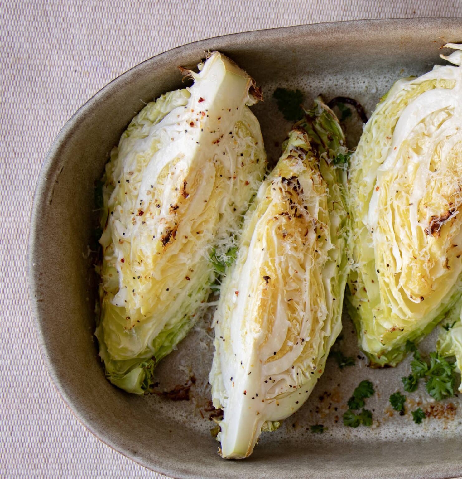 Bagt spidskål i ovn med ost