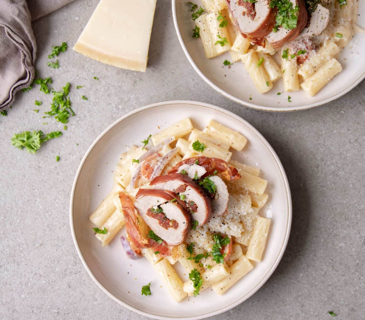 Fyldt svinemørbrad med pasta og fløde