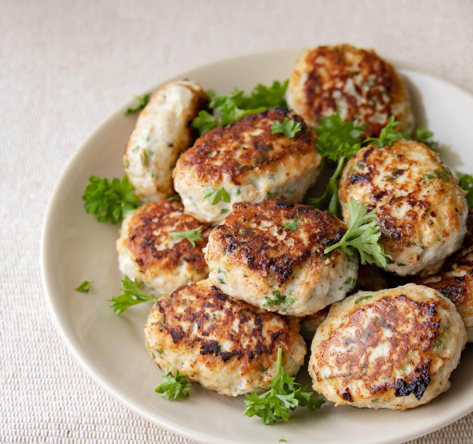Kyllingefrikadeller med persille