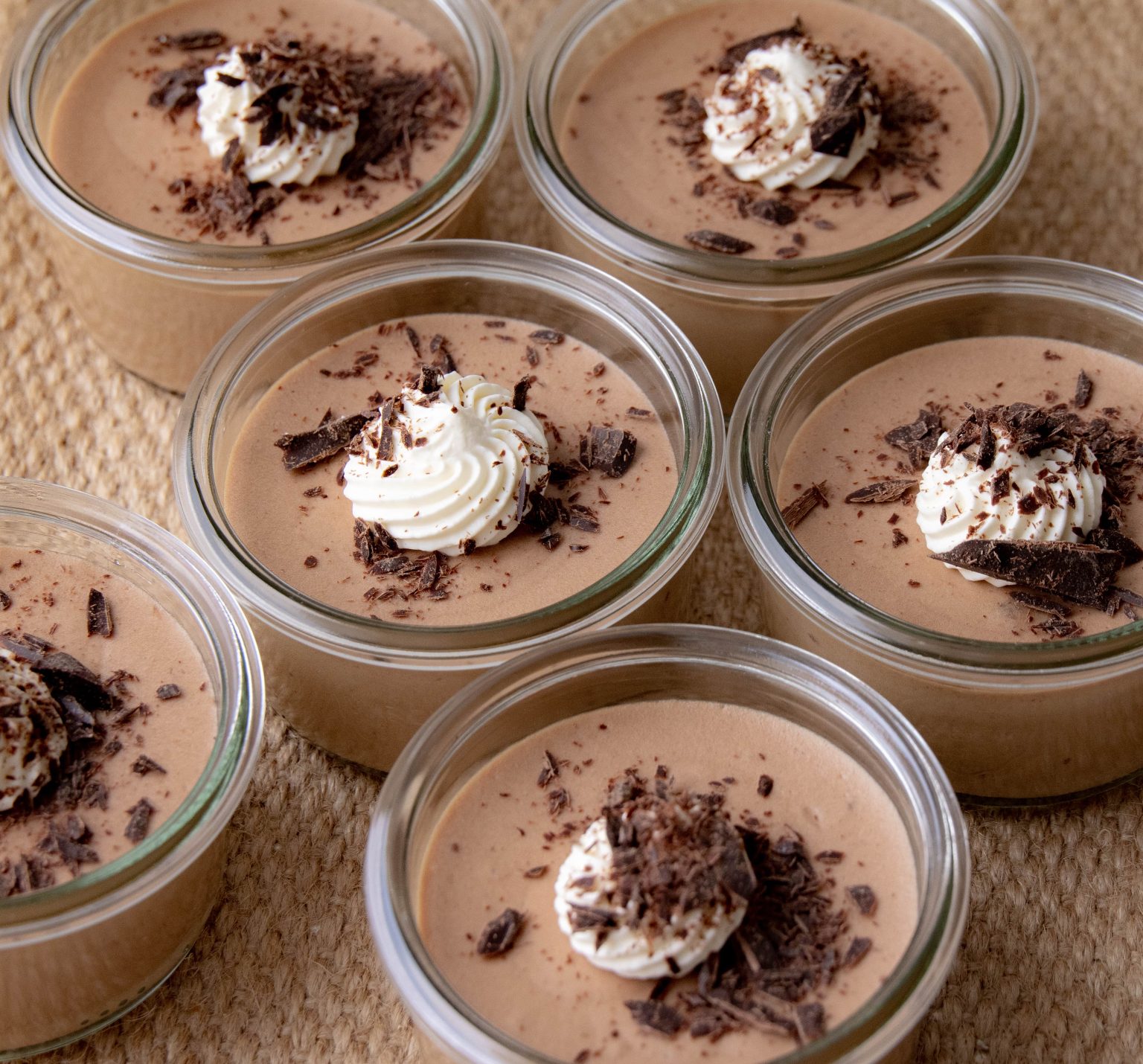 Mælkechokolademousse i glas