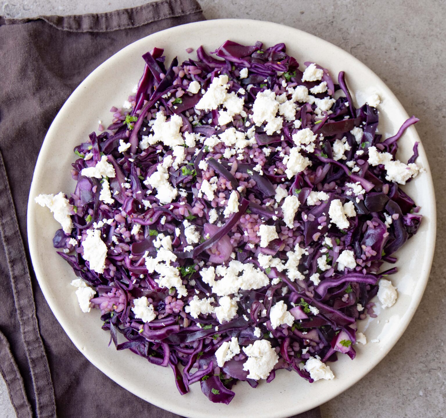 Stegt rødkål med bulgur og feta