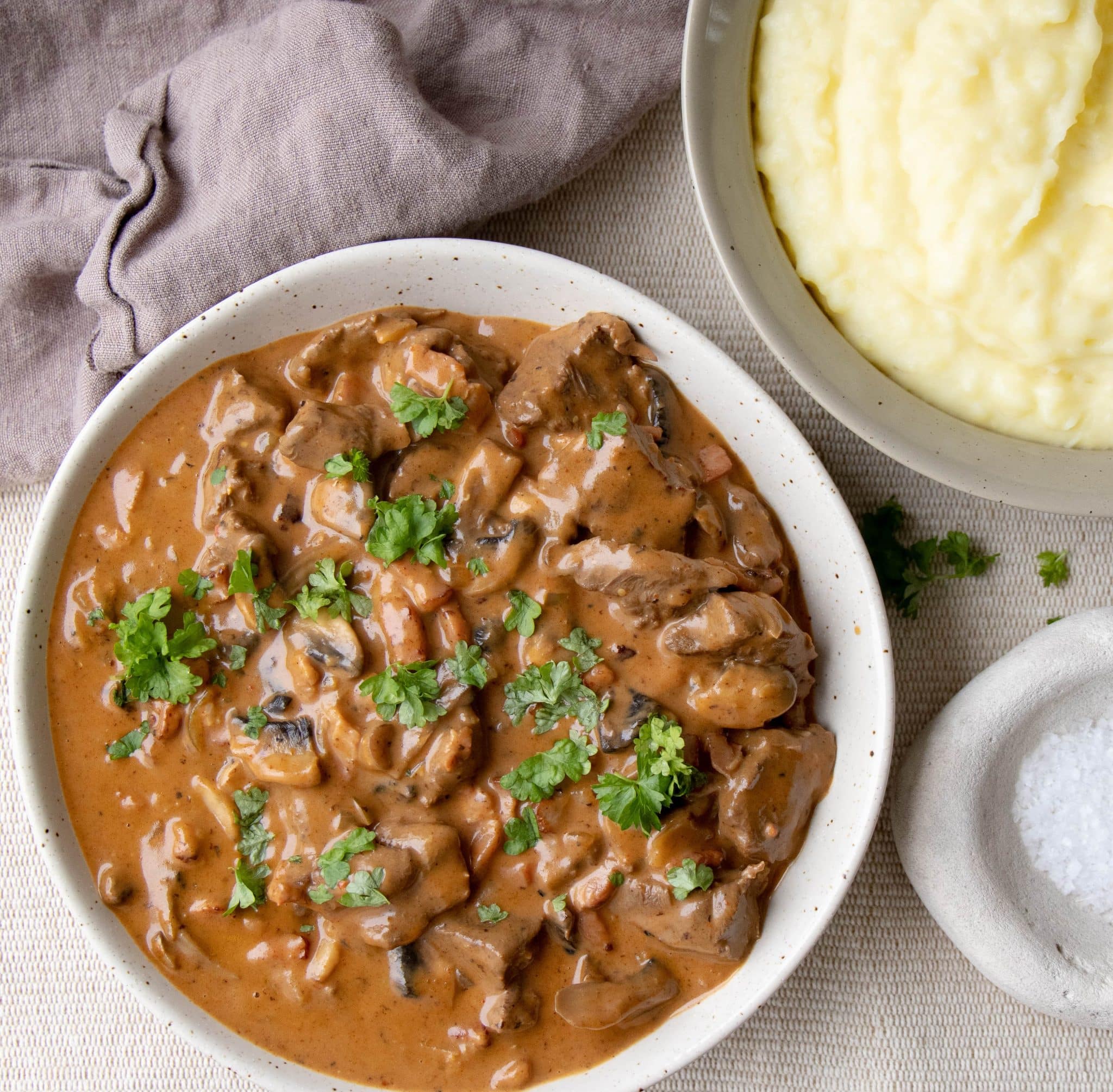 Bøf stroganoff med oksemørbrad - Nem Opskrift - Mummum.dk