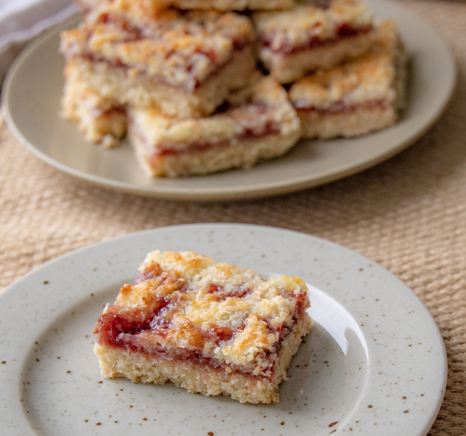 Kokossnitter med hindbær