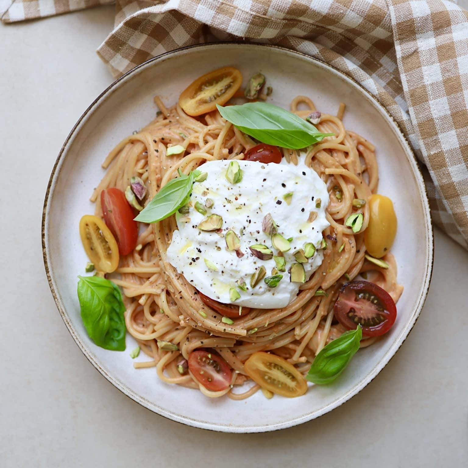 Burrata pasta med tomat