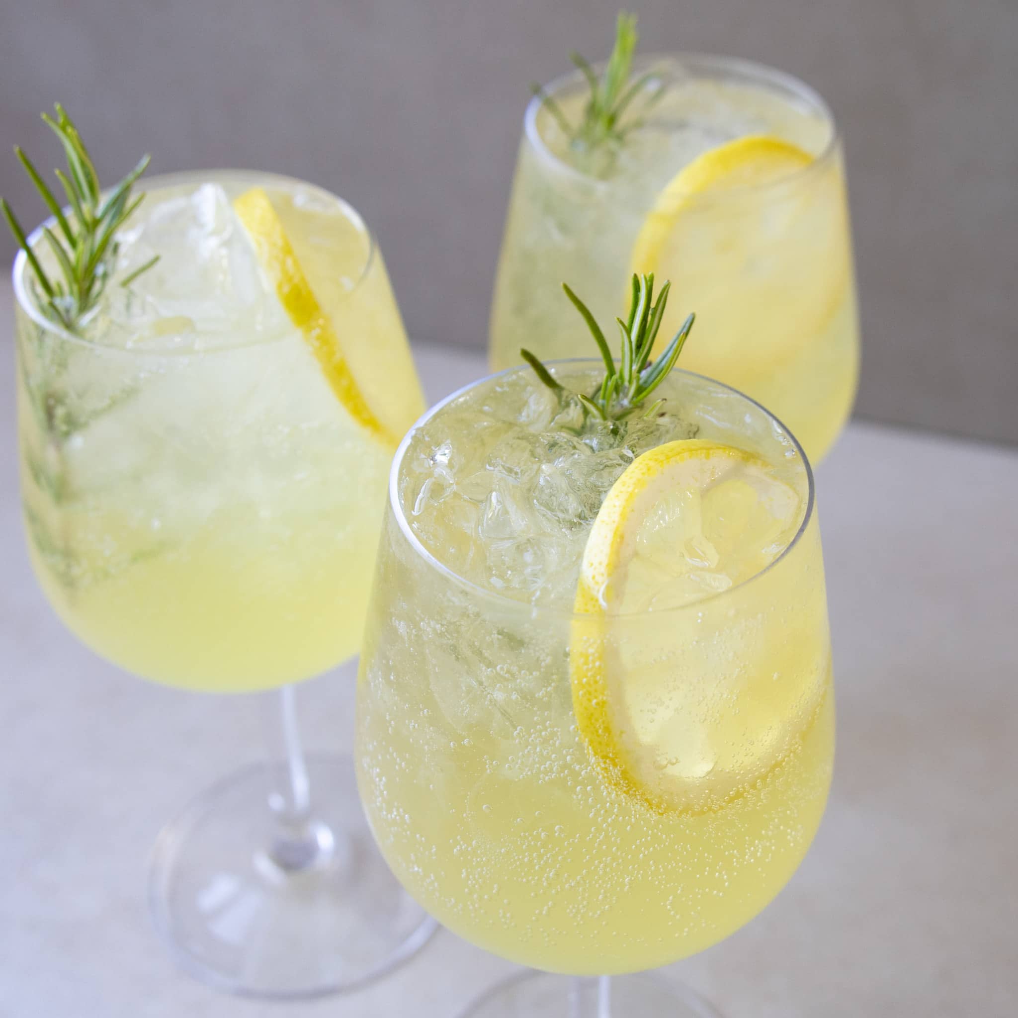 Limoncello spritz