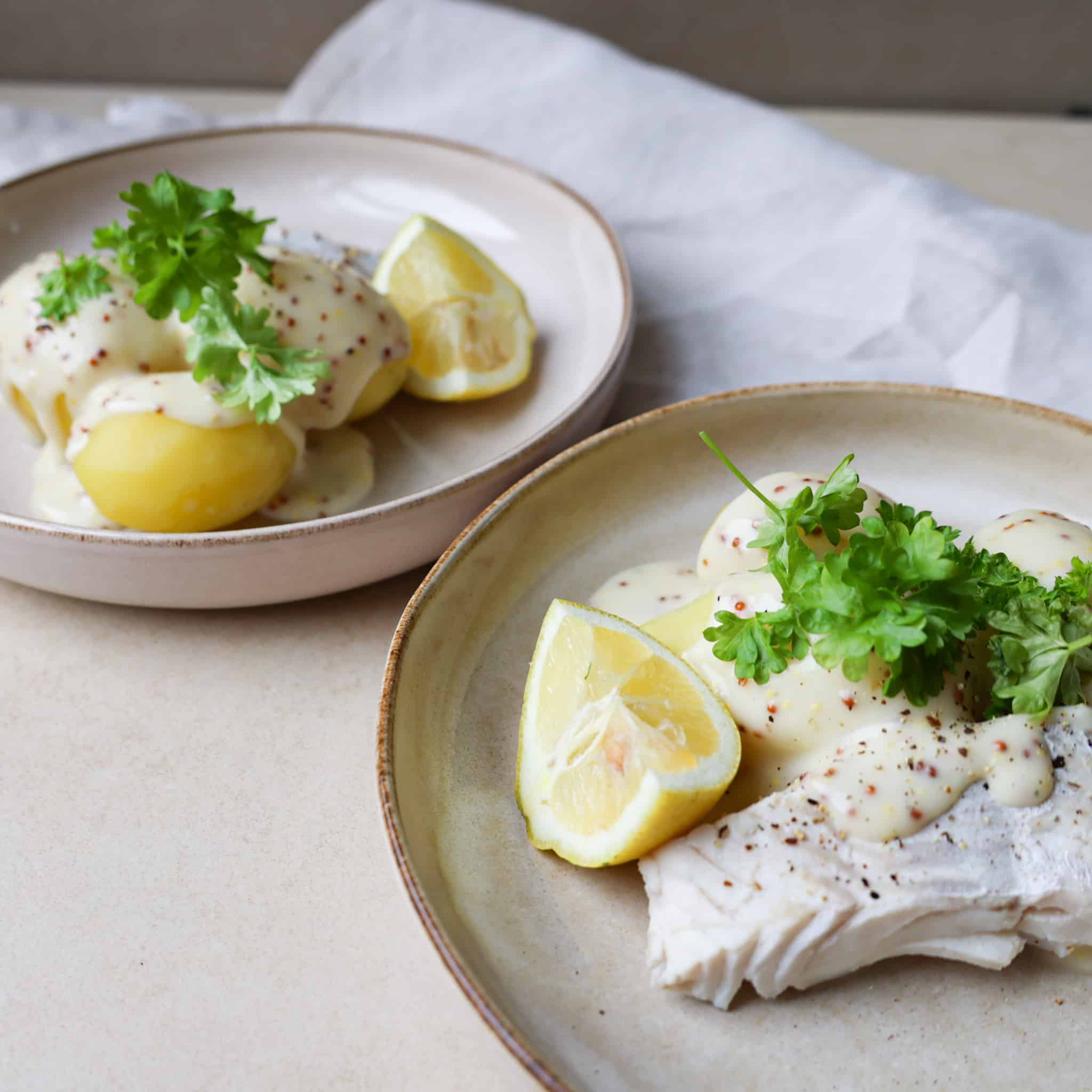 Kogt Torsk Med Sennepssovs Opskrift P Kogt Torskefilet Mummum dk